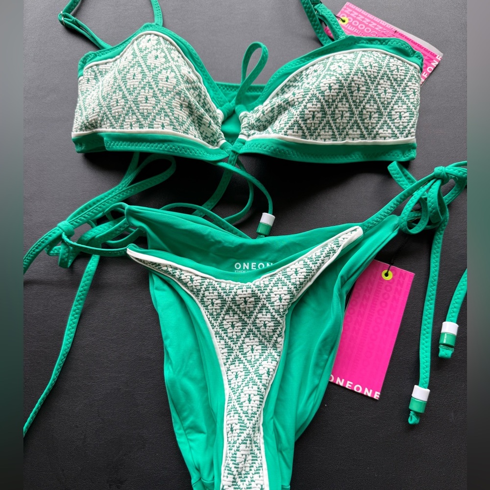ONEONE Green and White Bikini Set